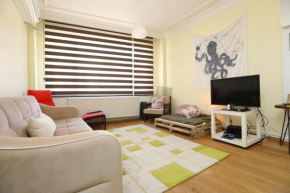Central Flat with Balcony in Uskudar